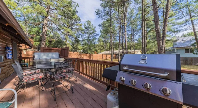 Коттедж Rustic Ruidoso Log Cabin With Hot Tub & Deck!
