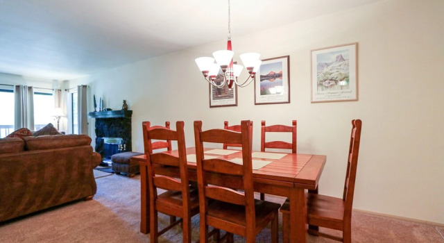 Summit 211 Spacious and Clean, Private Balcony, On Free Shuttle Route by RedAwning, Varaa Huoneisto Mammoth Lakes Mammoth