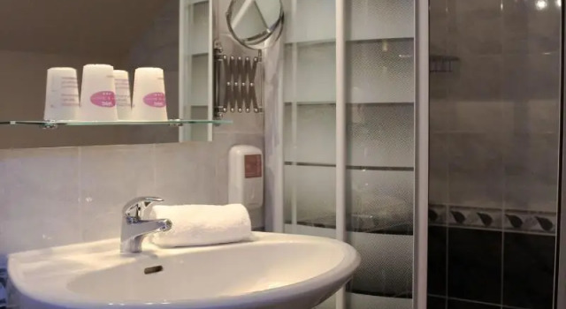 Трёхместный номер Hôtel Le Bayeux