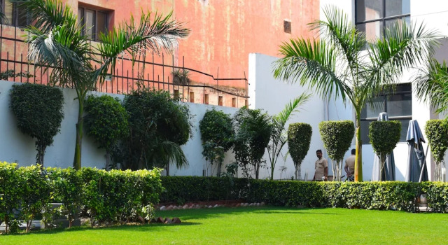 Hotel Grenville, Забронировать Отель Гургаон Gurgaon Region, рядом с Motorola Solutions India