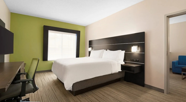 Люкс c 1 комнатой Holiday Inn Express Hotel & Suites McAlester by IHG