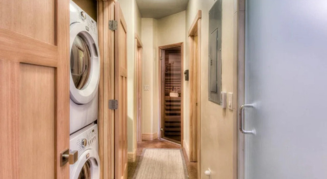 Shining Shire - Sauna, Steam Shower, Very Cool!