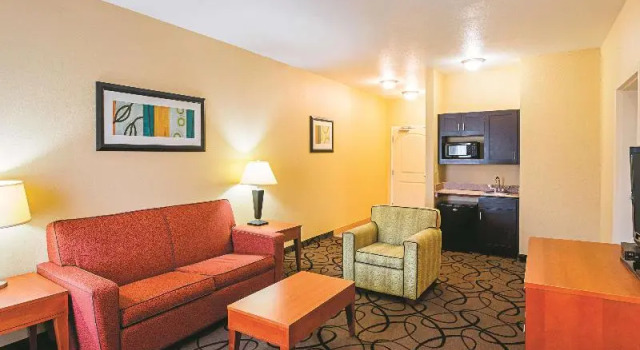 Люкс с красивым видом из окна La Quinta by Wyndham Ft. Worth - Forest Hill, TX
