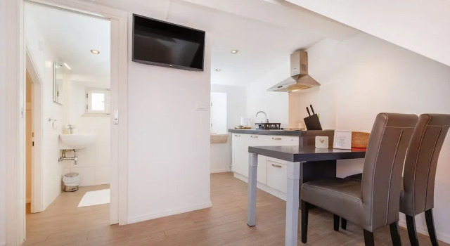 Апартаменты RAFAEL Rooms & Apartments Old Town by DuHomes
