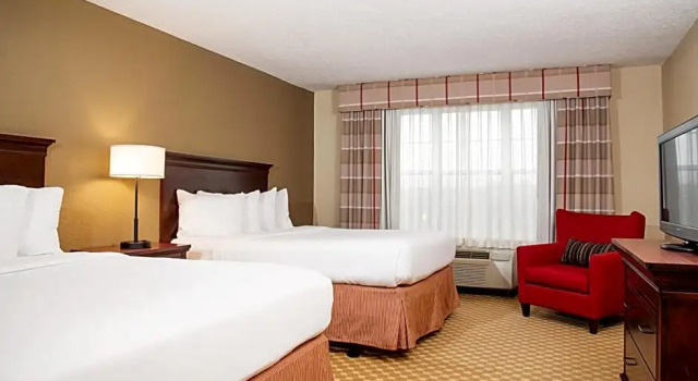 Четырёхместный люкс c 1 комнатой Country Inn & Suites by Radisson, Milwaukee West Brookfield , WI