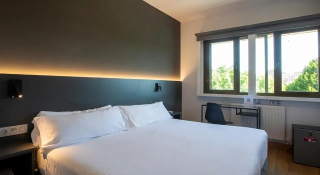 Habitación doble Estándar con vista al parque Sancho Ramirez