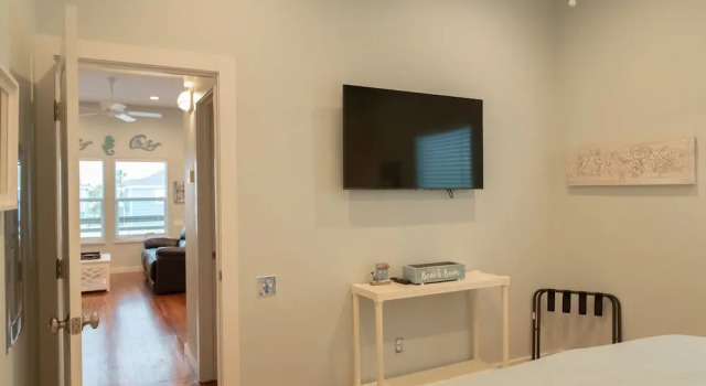 Turquoise Treehouse 2 Bedroom Home