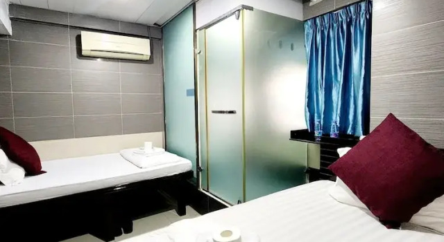 Четырёхместный номер Deluxe с видом на город KK Hotel - Hostel - 24 hrs Reception in Flat C2 , Tsim Sha Tsui Building, 83-97 Nathan Road, Tsim Sha Tsui, Kowloon