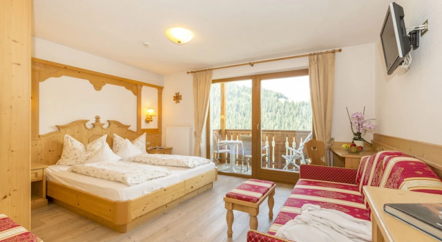 Двухместный номер Superior с балконом Hotel Alpenrose Dolomites
