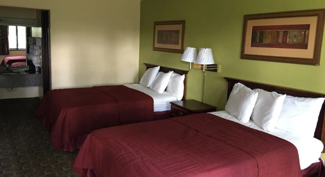 Четырёхместный номер Standard Economy Inn
