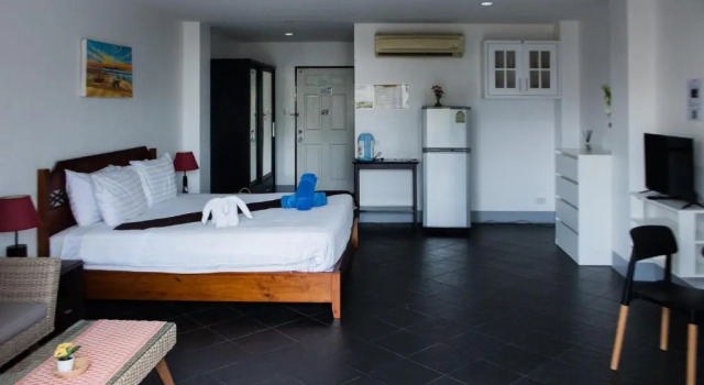 Двухместный номер Deluxe с балконом и с видом на море Dengs kamala beach Guesthouse