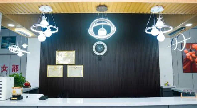 Xiongxian Lianchi Hotel, Prenota Hotel Xiong County Cina