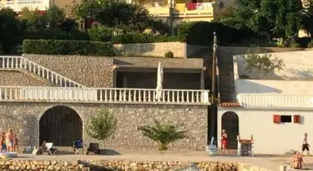 Apartments Kaja, Prenota Appartamento Hotel a Isole Quarnerine con parcheggio, Parcheggio