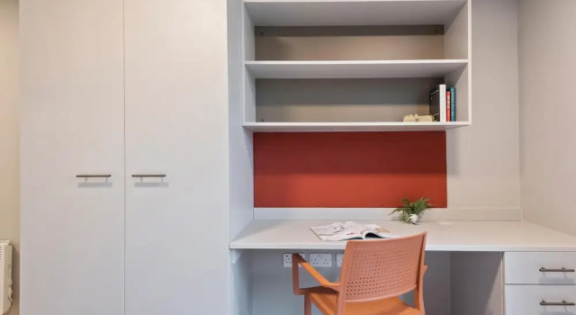 Spacious New 6BR Apt in LPL City Centre - Sleeps 6, Забронировать Отель Ливерпуль Мерсисайд, рядом с Harold Cohen Library