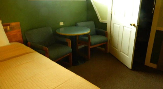 Четырёхместный номер Standard Country Motor Inn