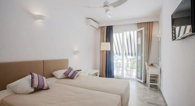 Номер Superior с балконом и с красивым видом из окна Polos Hotel Paros