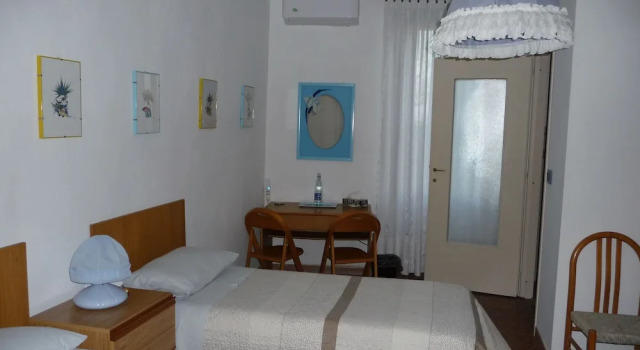 Camera tripla Standard B&B Selisa