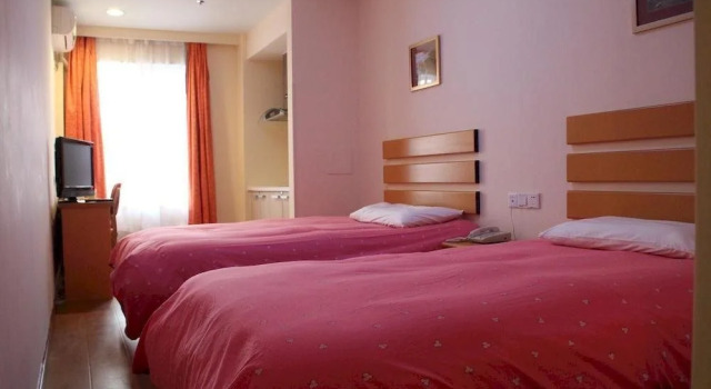 Home Inn Dalian Railway Station South Square Yinghua Street, Book Hotel Hotels in Liaoning with Parking, Parking