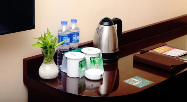 GreenTree Inn Shanghai Pudong Airport Heqing Huanqing Middle Road Express Hotel, Varaa Hotelli Pudong Shanghai