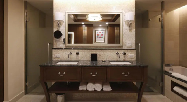 Premier Twin room Oceanfront Dusit Thani Guam Resort