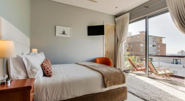 Двухместный номер Deluxe с балконом The One 8 Hotel in Green Point - Solar Power