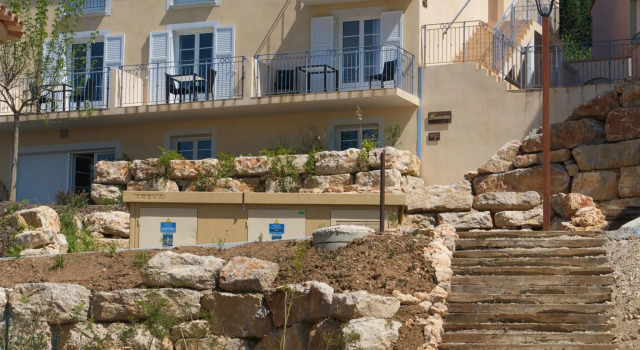 Comfortable studio with dishwasher in the middle of Provence, Забронировать Отель Отели Кальяна 3 звезды, 3*