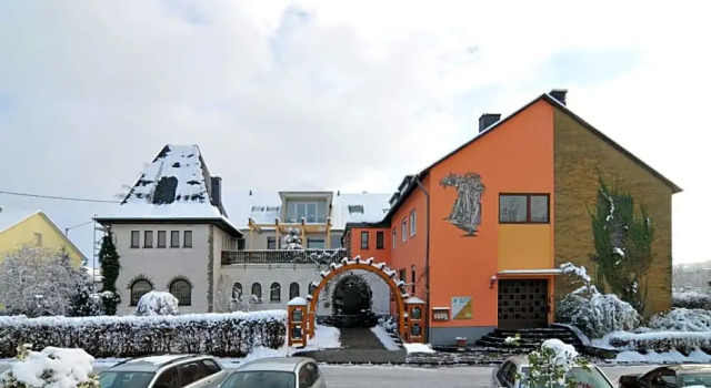 Gästehaus Wein im Turm, Забронировать Отель Лонгуйх Trier-Saarburg