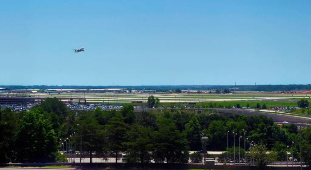 Четырёхместный клубный номер Standard Renaissance Atlanta Airport Gateway Hotel