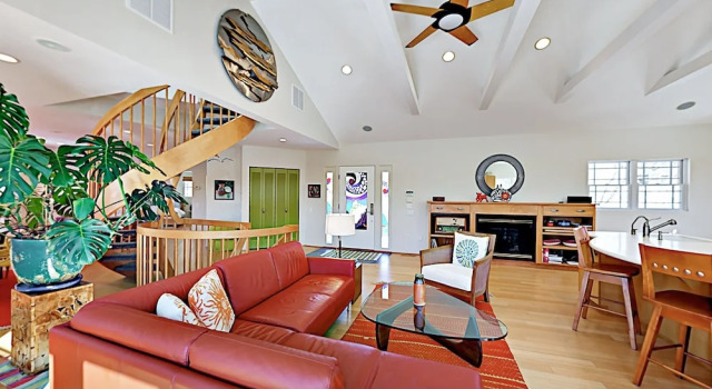 Iconic West End Home 2 Bedrooms 2 Bathrooms Home, Varaa Lomakoti Provincetown Cape Cod