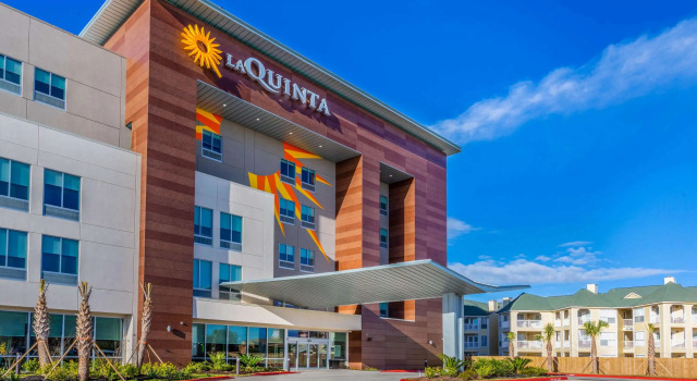 La Quinta Inn & Suites by Wyndham Galveston West Seawall