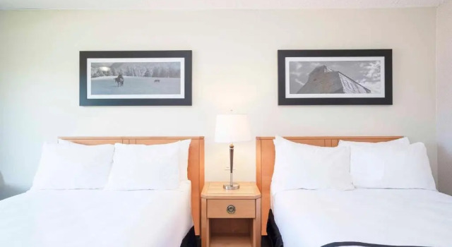 Четырёхместный номер Standard Sandman Inn McBride