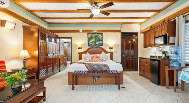 Двухместный люкс с балконом и с видом на море Buttonwood Belize