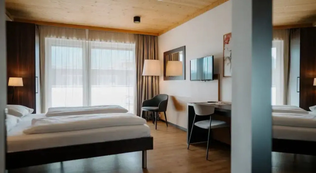 Двухместный номер Economy с балконом eduCARE Hotel