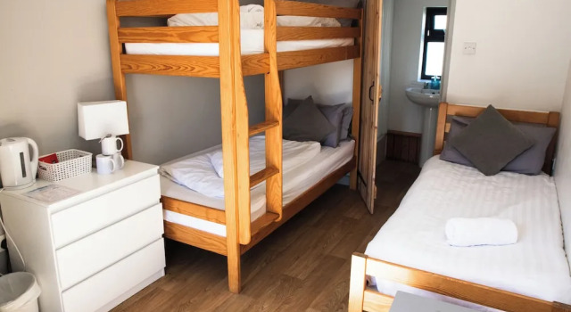 Трёхместный номер Standard Elemental Surf Lodge