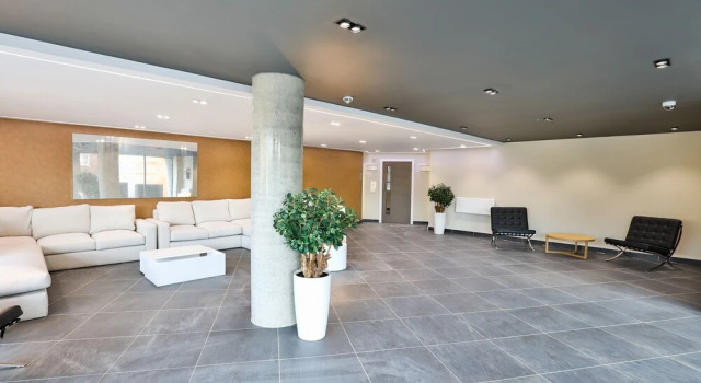 2 Bed 2 Bath flat close to underground