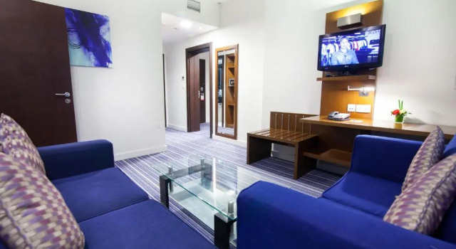 Люкс с 2 комнатами Holiday Bahrain Hotel