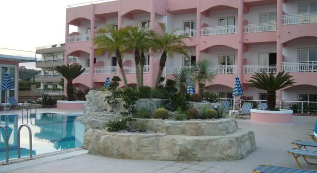 Royal Rose Studios & Apartments