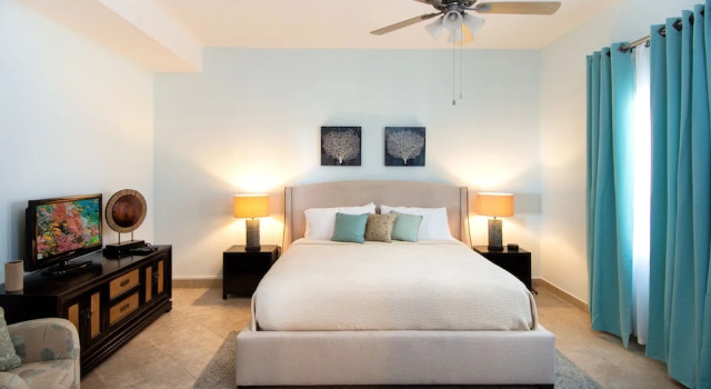 Aqua Vue by Island Properties Online