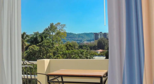 Четырёхместный клубный номер Standard Sheraton Presidente San Salvador