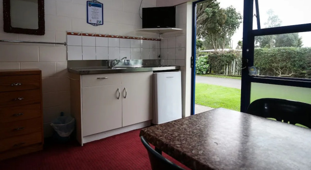 New Plymouth TOP 10 Holiday Park, Забронировать Курортный отель Нью-Плимут Stratford Mountain Club, рядом с Te Rewa Rewa Bridge
