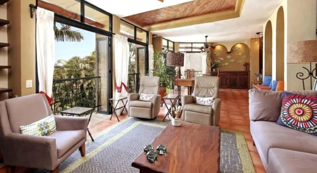Private 4-story Lux Villa, With 5-star Concierge, Забронировать Отель Отели Наярит с бассейном, Бассейн