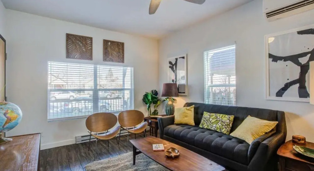 1BR Lovely Stylish Downtown Close To Everything, Забронировать Отель Отели Колорадо-Спрингса с завтраком, рядом с Концертный зал Pikes Peak Center, Завтраки