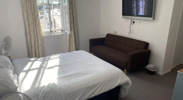 Четырёхместный номер Standard Three Queens Hotel