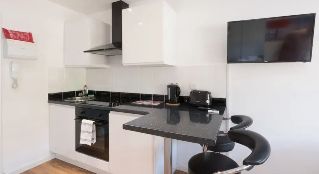 Студия Economy Victoria House Apartments