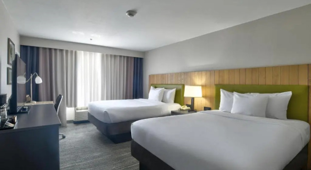 Четырёхместный номер Standard Country Inn & Suites by Radisson, Oklahoma City Airport, OK
