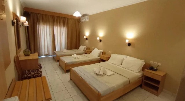 Четырёхместный номер Standard с балконом Hotel Themis
