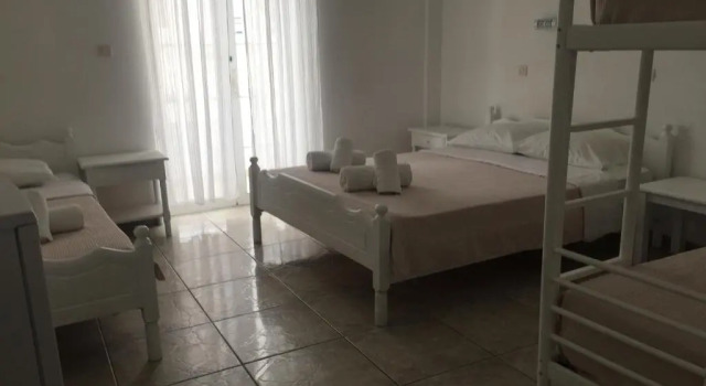 Номер Standard с балконом Armadoros Hotel / Ios Backpackers