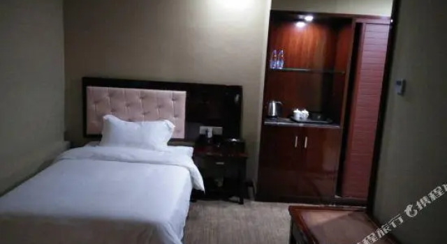 Ruihuaguo Hotel, Book Hotel Lingshan Guangxi