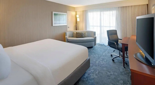 Номер Standard Courtyard Detroit Southfield