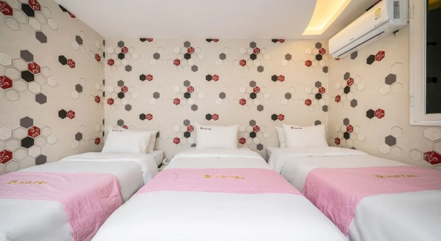 Трёхместный номер Standard Q Hotel